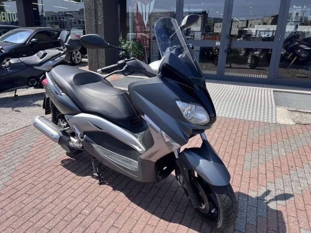 Yamaha X-Max 250