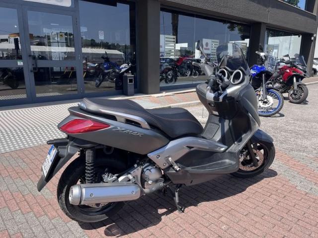 Yamaha X-Max 250