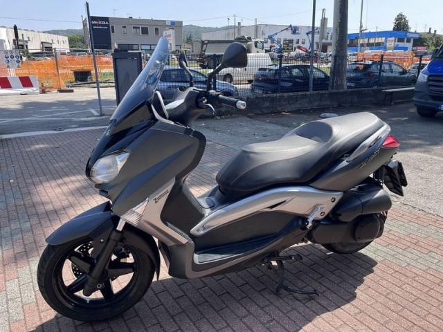 Yamaha X-Max 250