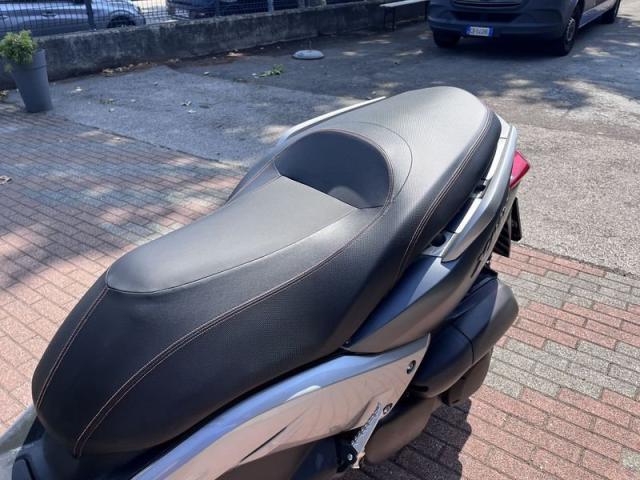 Yamaha X-Max 250
