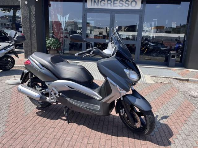Yamaha X-Max 250