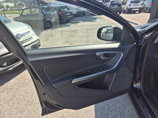 Volvo S60 D2 Kinetic E6B -- IN ARRIVO!!