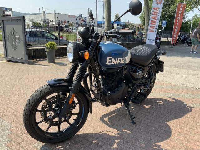 Royal Enfield HNTR 350 Pochi chilometri