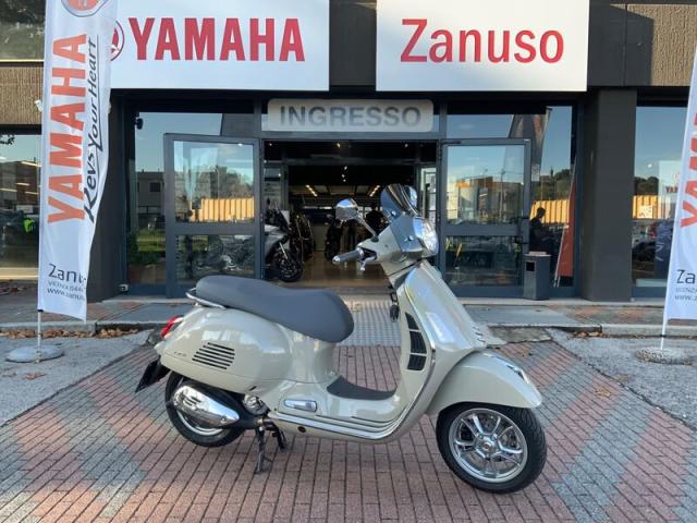Piaggio Vespa 300 GTS