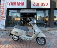 Piaggio Vespa 300 GTS - 1