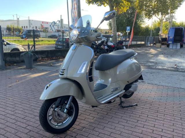 Piaggio Vespa 300 GTS