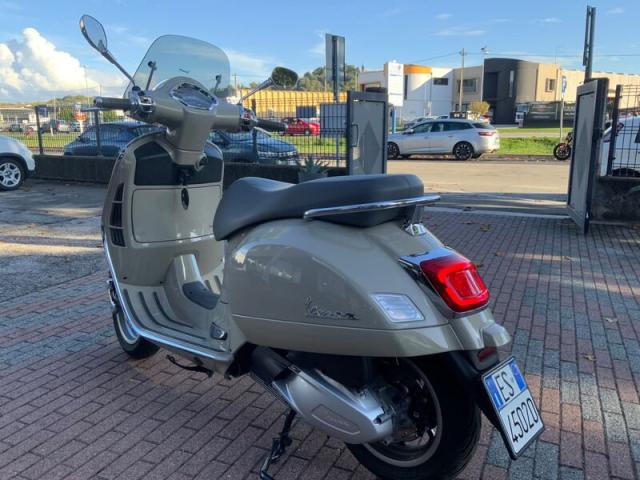 Piaggio Vespa 300 GTS
