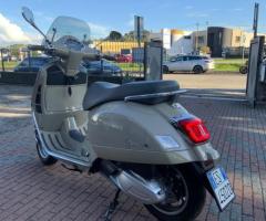 Piaggio Vespa 300 GTS - 5
