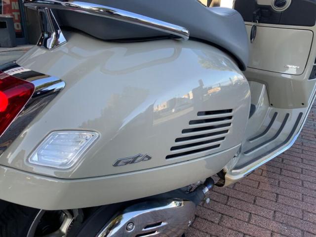 Piaggio Vespa 300 GTS