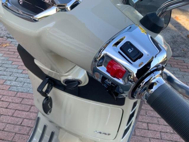 Piaggio Vespa 300 GTS