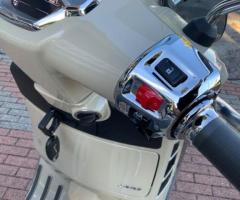 Piaggio Vespa 300 GTS - 10