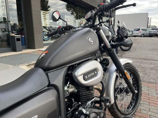 Cyclone RA2 moto Custom 125 patente B
