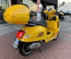 Piaggio Vespa 300 GTS - 8