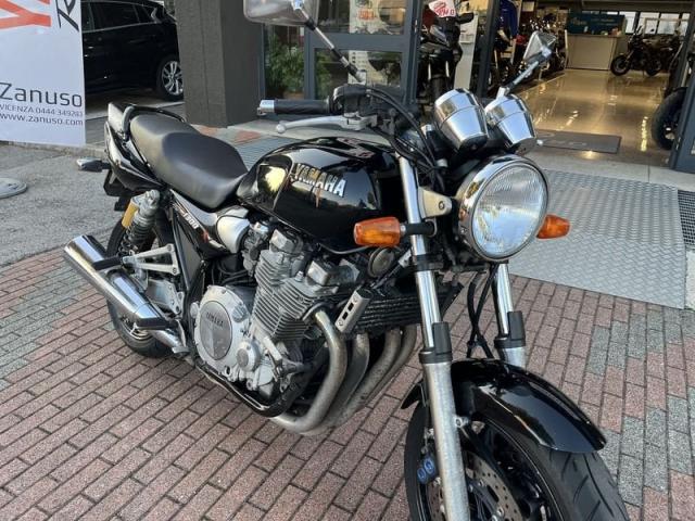 Yamaha XJR 1300