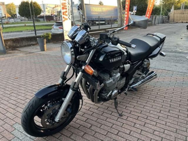 Yamaha XJR 1300