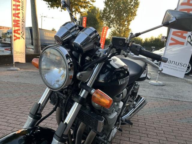 Yamaha XJR 1300